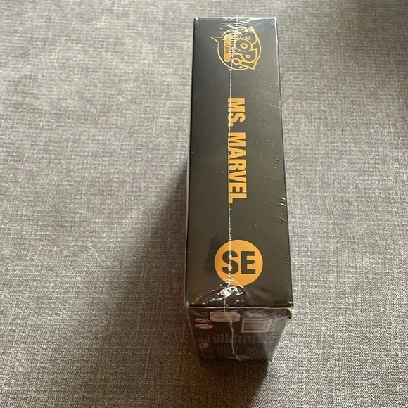 Funko Pop! Pin Marvel Studios Ms. Marvel Large Enamel Pin Special Edition SE - Picture 3 of 4